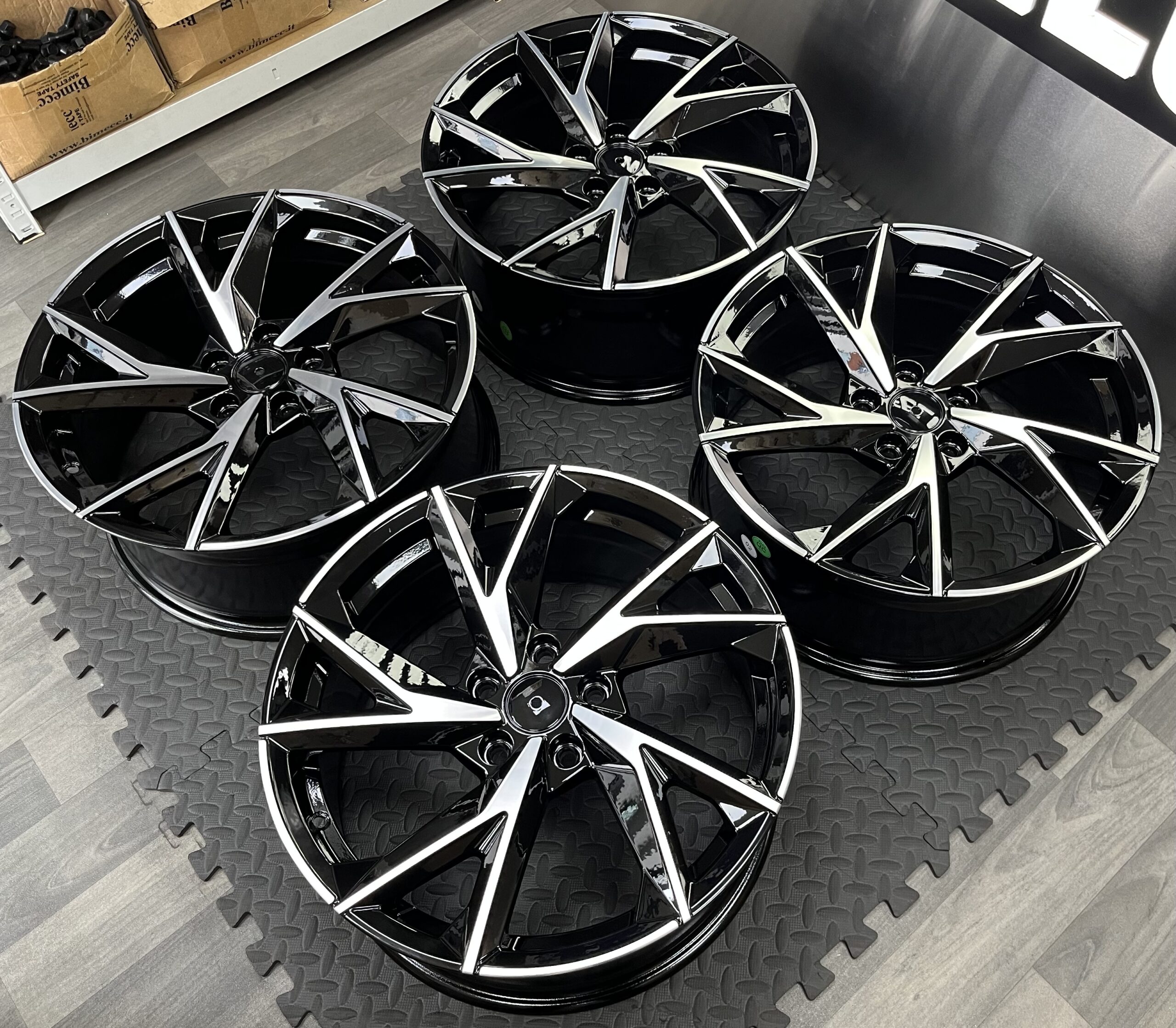 AUDI R8 V2 STYLE - Image 4