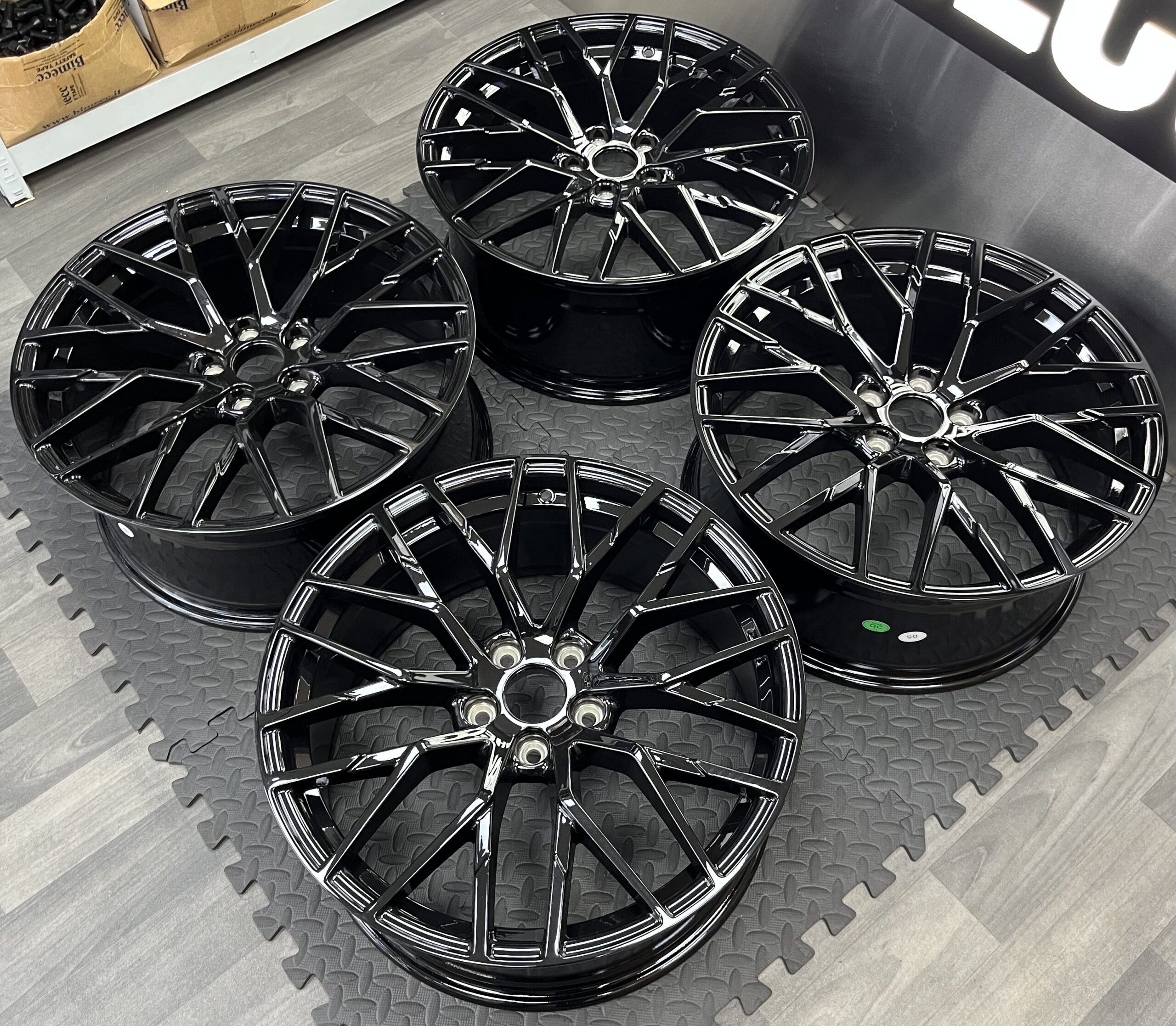 AUDI R8 BLACK EDITION STYLE - Image 3