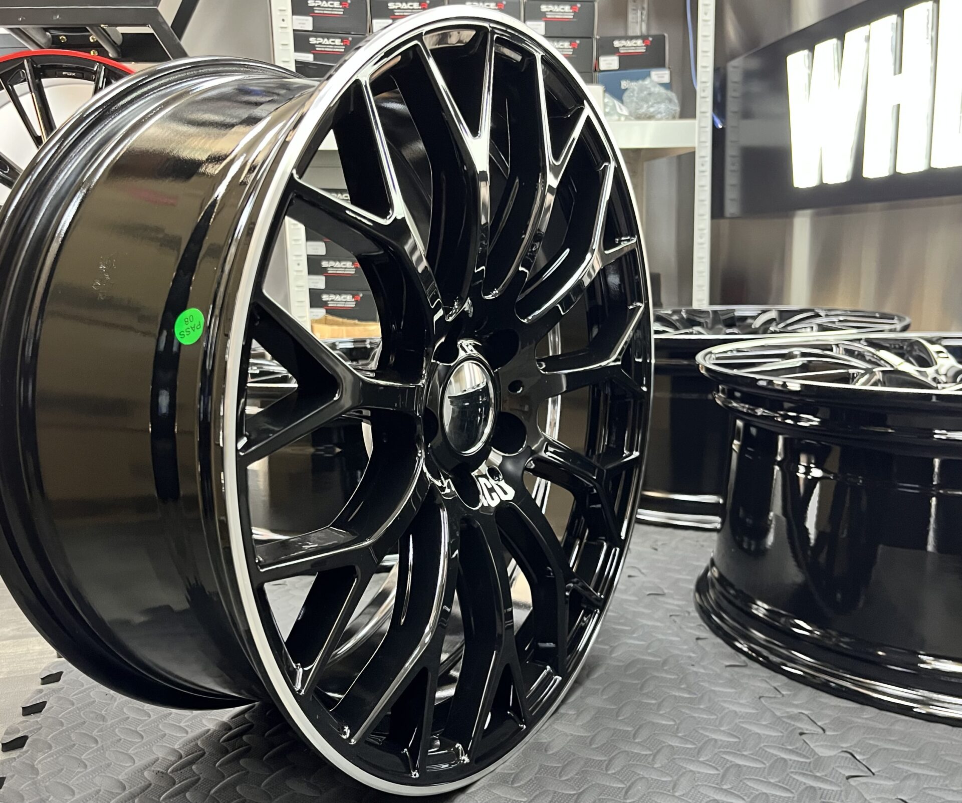 MERCEDES C63 AMG V3 STYLE 5X112 66.6 - Image 6