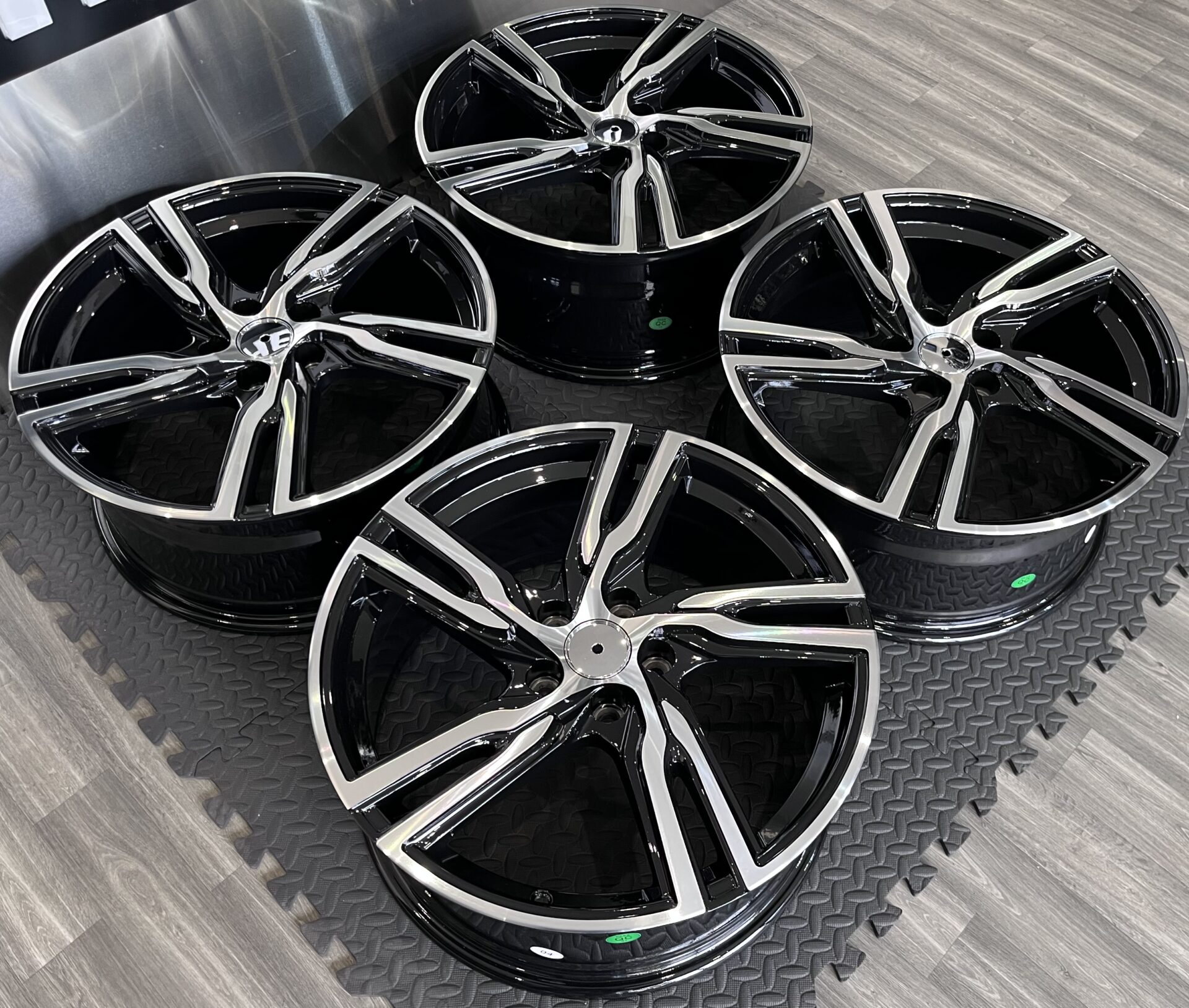 VOLVO R STYLE - Image 3