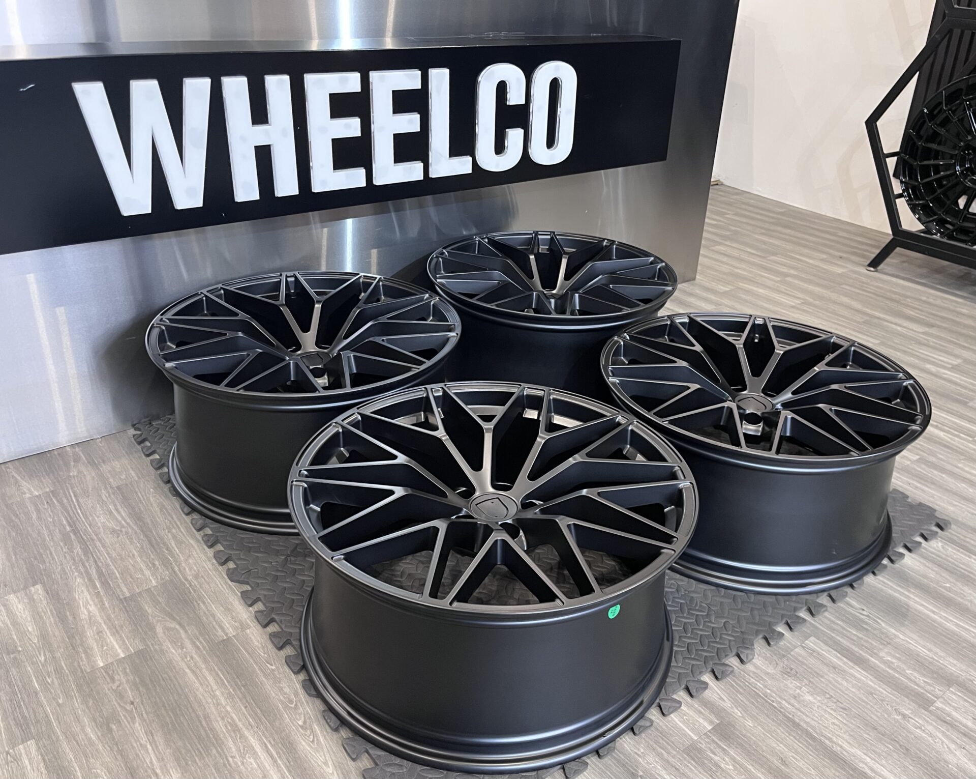 PORSCHE MACAN GTS STYLE 5X112 66.6 - Image 2