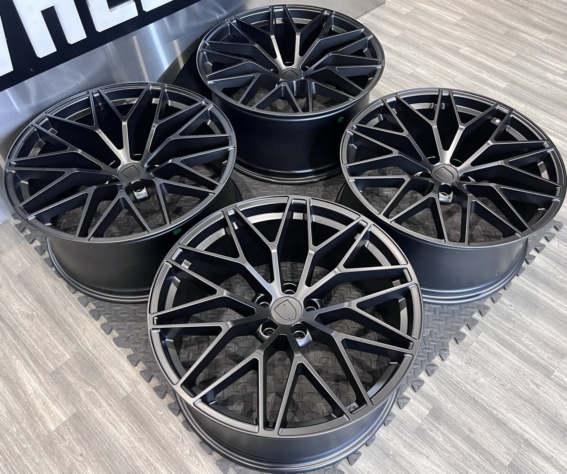 PORSCHE MACAN GTS STYLE 5X112 66.6 - Image 3
