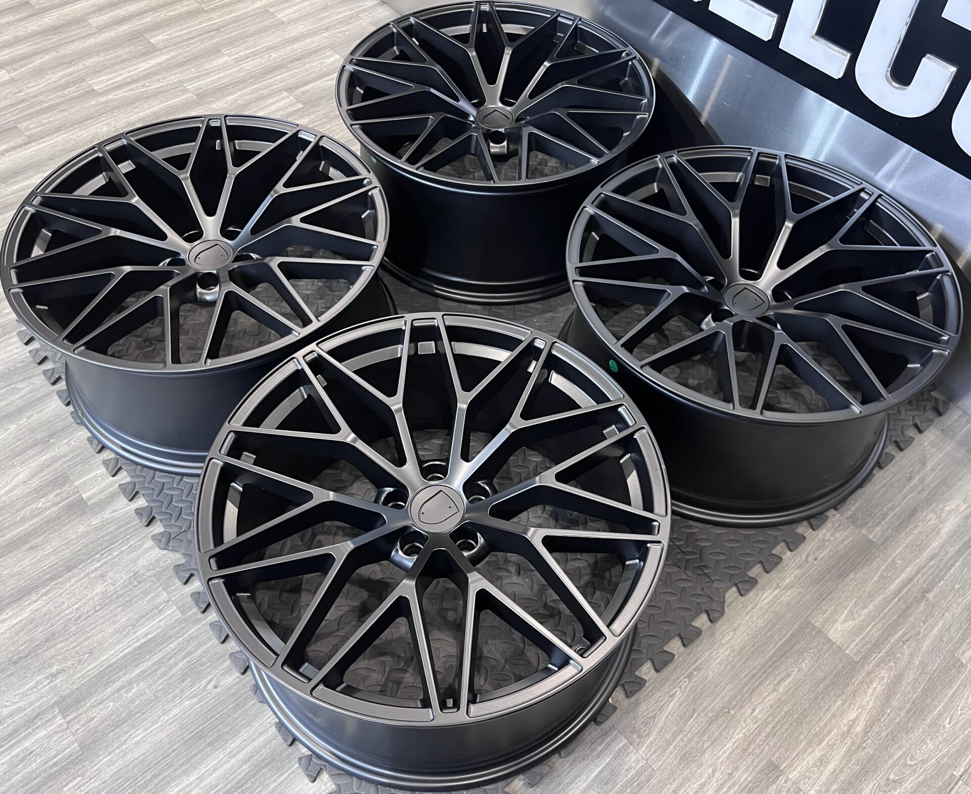 PORSCHE MACAN GTS STYLE 5X112 66.6 - Image 5